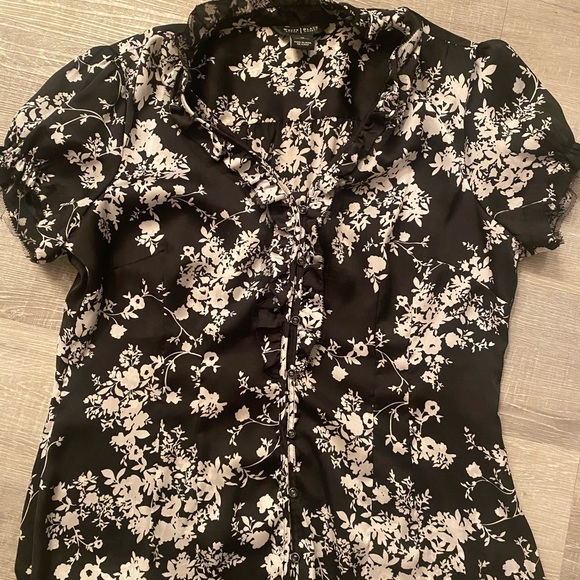 White House black market black and white floral blouse - Picture 1 of 2